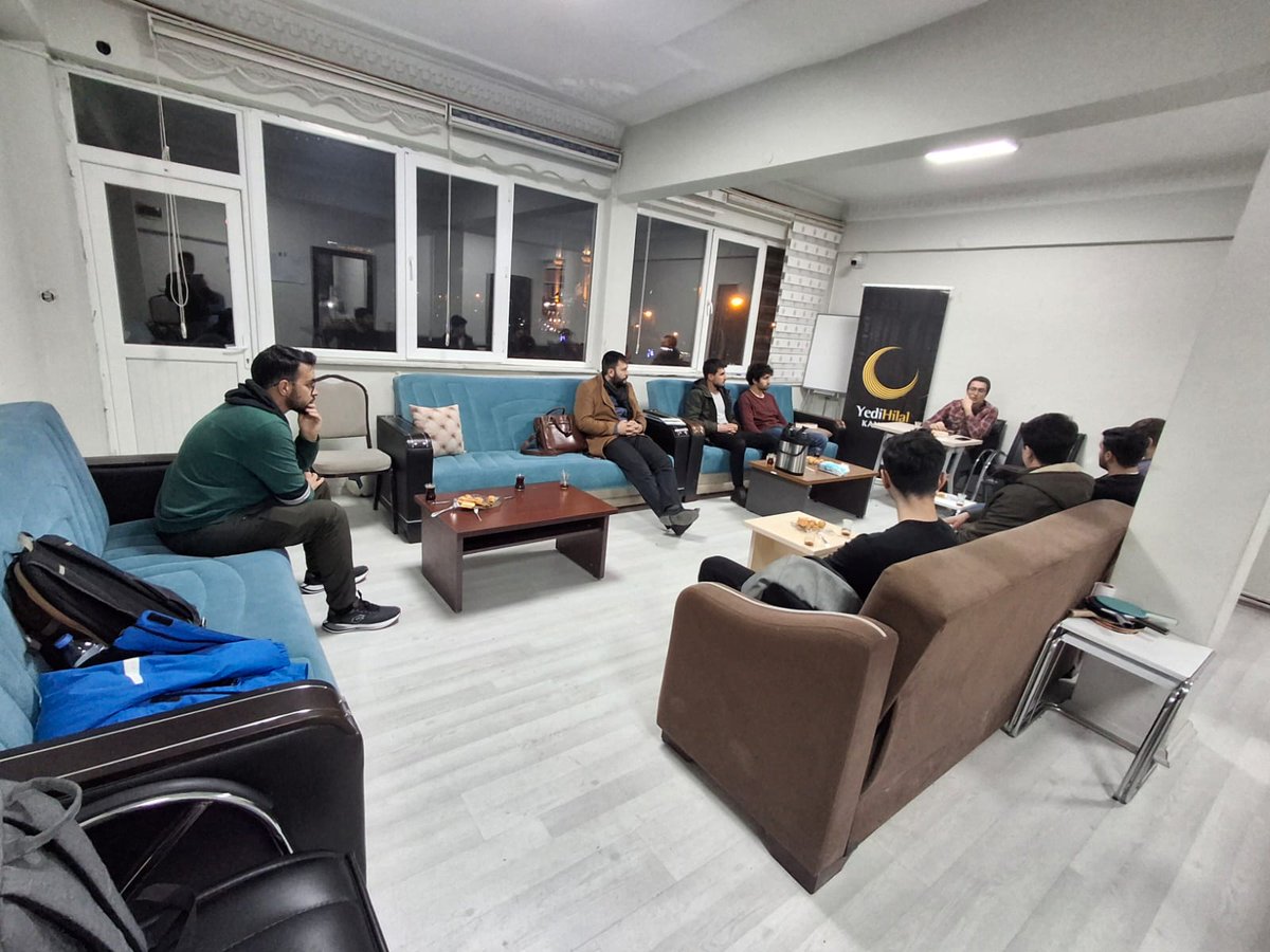 'Diken ve Karanfil'

YediGüzel Okuma programı kapsamında Yahya Sinvar oturumlarımızı tamamına erdirdik. Bu güzel tahlil için okutman hocamıza ve katılım sağlayan arkadaşlarımıza teşekkür ediyoruz.
Rabbim bizleri bu davayı anlayıp yaşatanlardan eylesin.
☝🏻🇵🇸