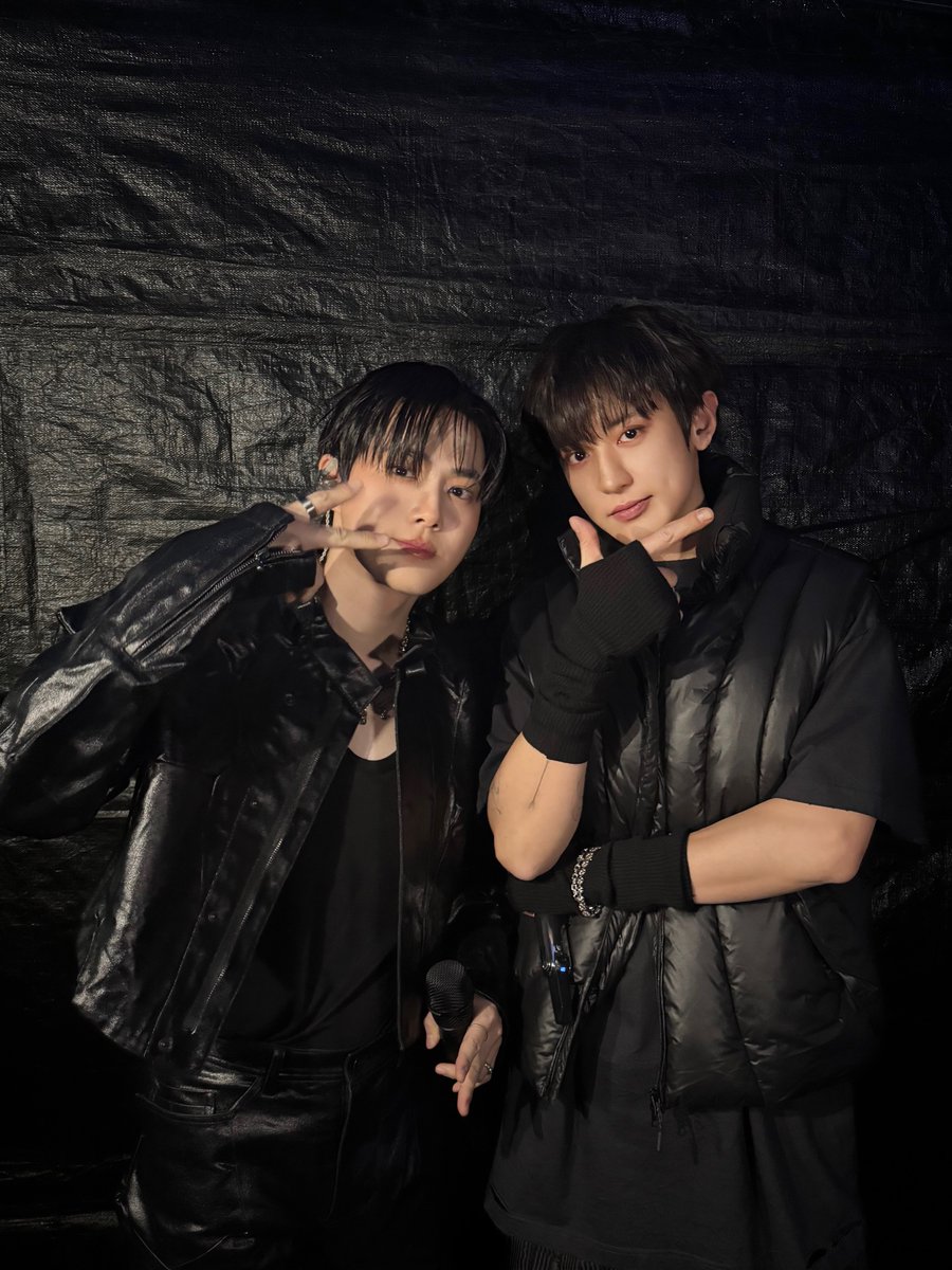 weareoneEXO's tweet image. Behind cut🎁
 
#SUHO #수호
#CHANYEOL #찬열
#EXO #엑소 #weareoneEXO
#SMTOWN2025