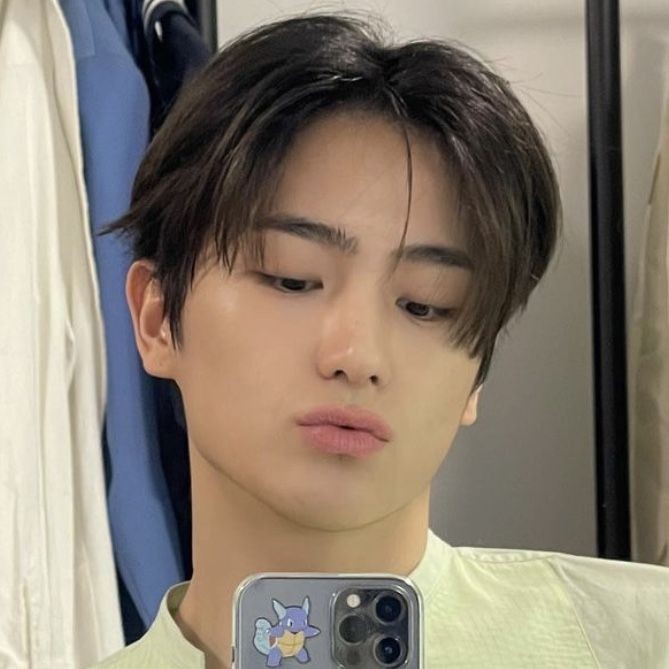 ventusclair's tweet image. ᅠ

quick proof of life, in case any of the cuties missed me. :) dms will be selective &amp;amp; sporadic for the time being ㅡ but hopefully, should be all answered soon enough. 

ᅠ