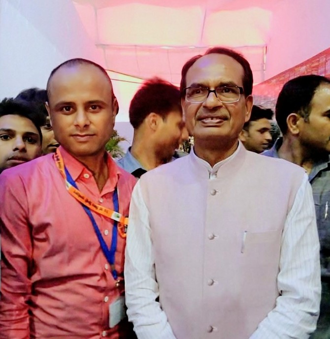 ChndraSaurabh's tweet image. केंद्रीय कृषि मंत्री, मध्यप्रदेश के लोकप्रिय पूर्व मुख्यमंत्री आदरणीय श्री @ChouhanShivraj जी, आपको जन्मदिन की हार्दिक शुभकामनाएं।

!आनंद से परिपूर्ण जन्मदिन हो संपूर्ण!