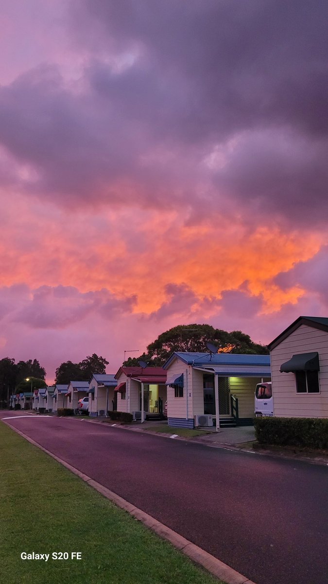 Dr Marissa Parrott (@drmparrott) on Twitter photo A spectacular but ominous sky ahead of Cyclone Alfred near Byron Bay last night. Stay safe everyone! This cyclone is already making its presence felt and is very serious. Our fieldwork is finished and packed up early <a href="/ZoosVictoria/">Zoos Victoria</a> #FightingExtinction A spectacular but ominous sky ahead of Cyclone Alfred near Byron Bay last night. Stay safe everyone! This cyclone is already making its presence felt and is very serious. Our fieldwork is finished and packed up early <a href="/ZoosVictoria/">Zoos Victoria</a> #FightingExtinction
