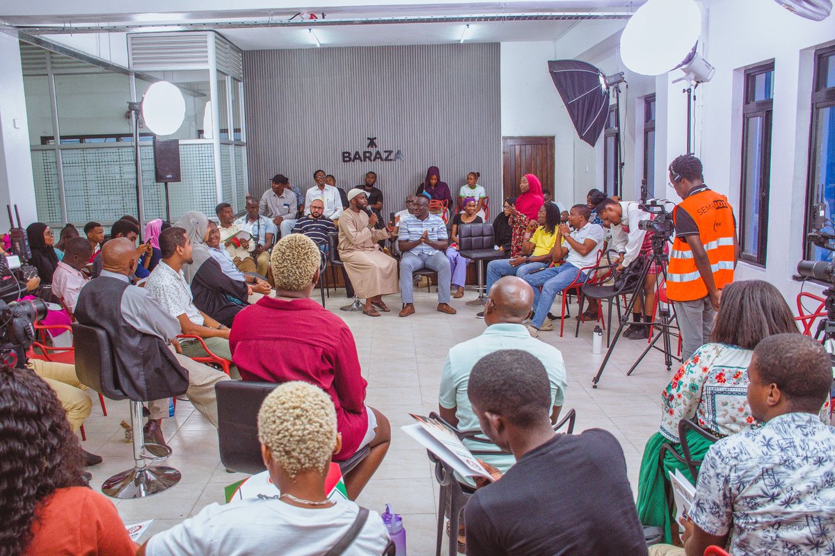 Ndoto Za Pwani: Townhall Sparks Dialogue on Youth Engagement in Civic Space. <a href="/AINoormohamed/">Abdul Noormohamed</a>  <a href="/semabox/">SemaBOX Africa</a> <a href="/MarkMasai/">Mark Masai</a> <a href="/danaceda/">Dan Aceda</a> 
civic-voice.org/2025/03/05/ndo…