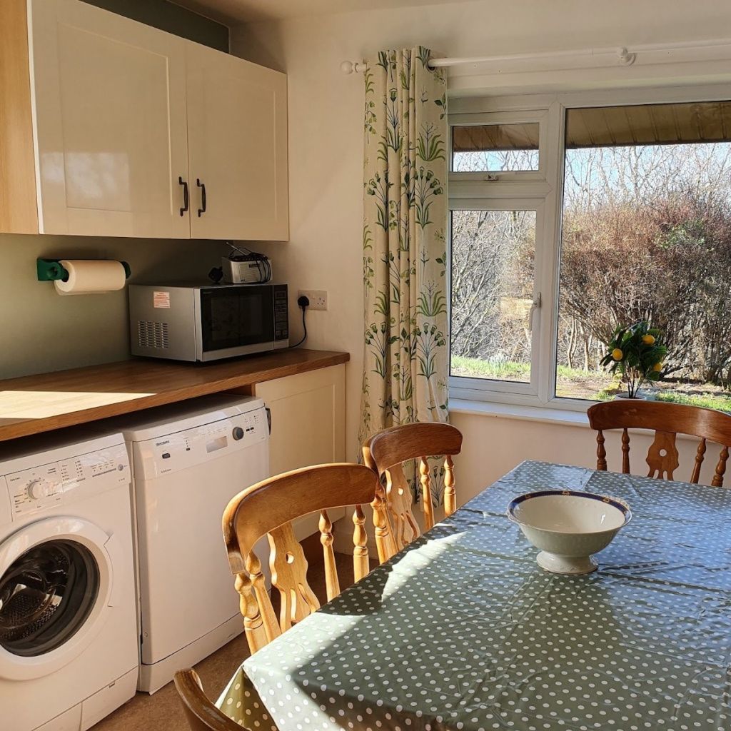 TheHolidayCots's tweet image. Woodlands is a self-catering accommodation in Devils Bridge near Aberystwyth, in the beautiful region of Ceredigion.

🛏️ Sleeps 1-5
theholidaycottages.co.uk/ceredigion/164…

#Woodlands #DevilsBridge #Aberystwyth #Ceredigion #FamilyHoliday #Nature #Escape #Countryside #SelfCatering #Explore #Wales