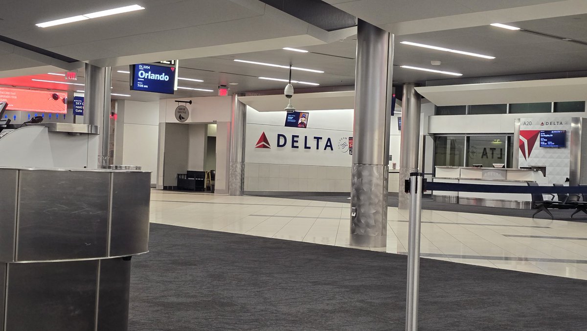 ShuaiLiMDPhD's tweet image. Severe weather delays, a rescheduled flight, and only 2 hours of sleep mean I’ll miss the morning DermPath Bowl—but I’m still excited to get to Orlando ASAP for #ISDP @IntSocDermpath! Can’t wait to see friends, attend lectures, and present my poster. #DermPath #pathX