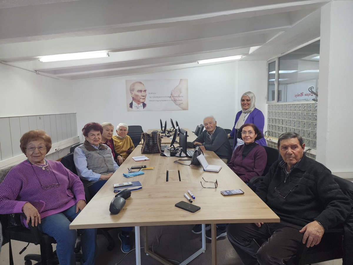 Bilgi Erişim Merkezinde 
<a href="/OnsoySEMA/">🇹🇷ⓈⒺⓂⒶ🇹🇷</a> hoca ile twitter öğreniyoruz. Teşekkürler <a href="/mansuryavas06/">Mansur Yavaş</a> <a href="/mizrakesin/">Esin Mızrak</a>