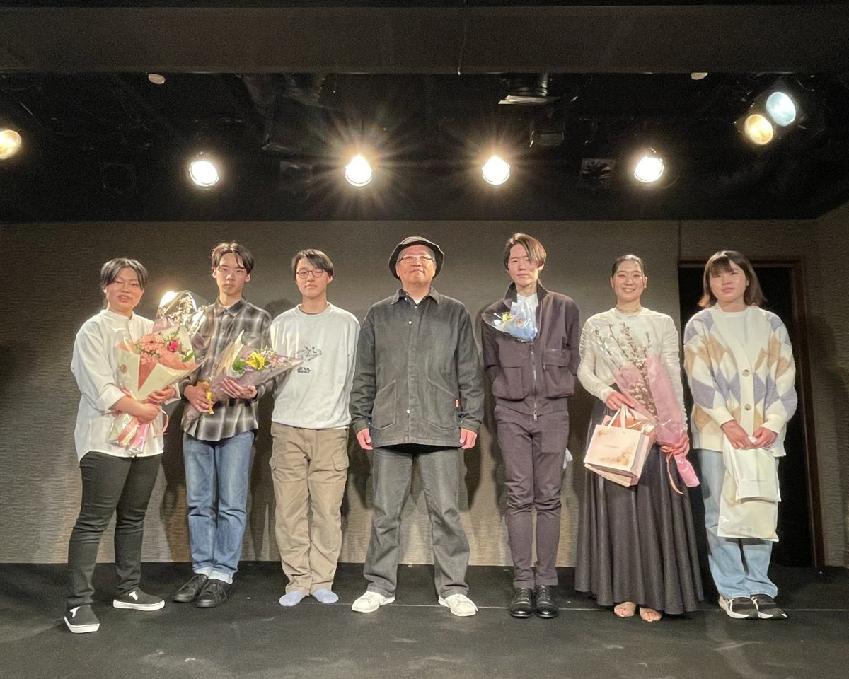 TVA_News's tweet photo. ・★ #パフォーミングアーツ学科 卒業公演★・

2/26(水)に高円寺にある劇場で2年生の卒業公演を行いました！💫￼
2年間の集大成となる堂々とした演技でとてもステキな舞台でした！☺︎

皆さんお疲れさまでした！￼🎓

@TVA_actor #卒業公演 #演技 #舞台 #俳優 #役者 #アクション #ミュージカル #インフルエンサー #ネットタレント #２１世紀アカデメイア #tva #東京ビジュアルアーツアカデミー