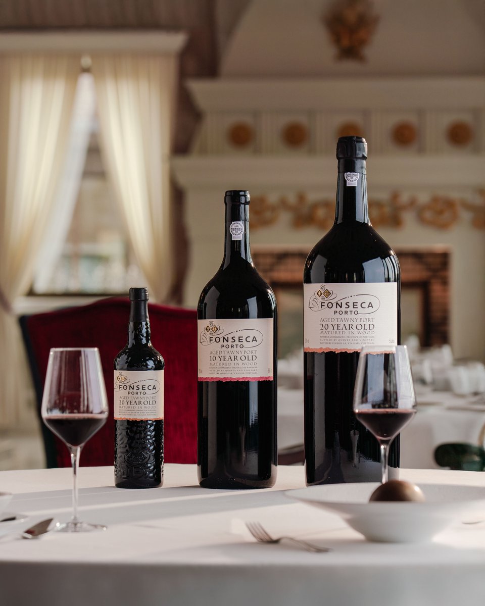 Fonseca Tawnies shine on any occasion, but when served in generous formats, they transform any moment into a true ritual.

At 1828, the 10 and 20 year old Tawnies find their perfect match in the art of gastronomy, creating unforgettable pairings.

//

#fonsecaport #tawnyport