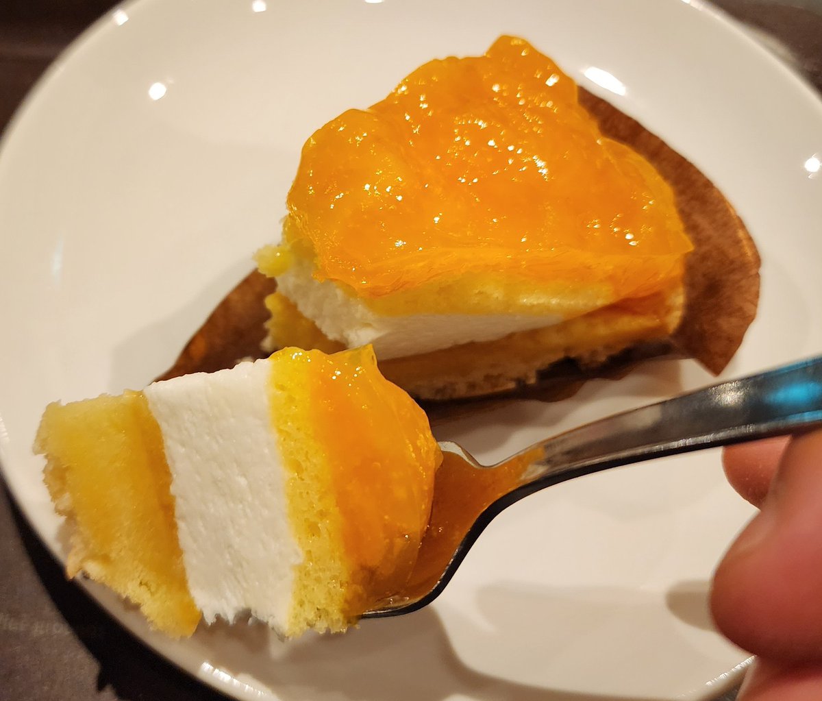 sessy0403's tweet photo. 今日のBAD(ｼﾞｬﾅｲ)CAKE🍰
スタバさんのみかんとミルクのタルト🍊🥛
#神激
#BADCAKE https://t.co/TZCwgvSxlH