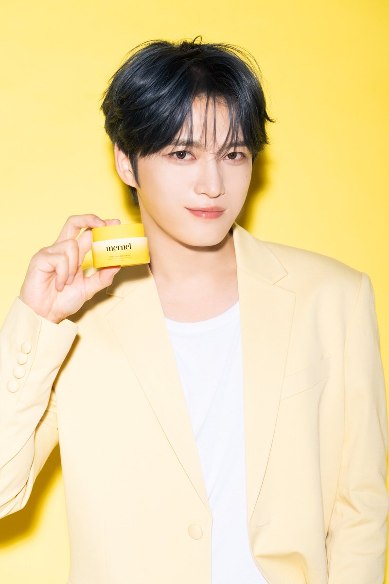 MERNEL_official's tweet image. ✨ 내 피부의 비밀! ✨
환하게 빛나는 피부를 원해?
이제 내 피부도 반짝반짝✨
비타라이트닝으로 환하게 밝혀줄 시간이에요!
🌼 𝐇𝐨𝐰 𝐝𝐨 𝐈 𝐠𝐞𝐭 𝐭𝐡𝐚𝐭 𝐆𝐋𝐎𝐖?
① 고함량 비타민 C로 피부 톤을 화사하게!
② 메르넬 만의 특허 기술로 비타민 C를 안전하고 사랑스럽게 감싸줘요!
💖…
