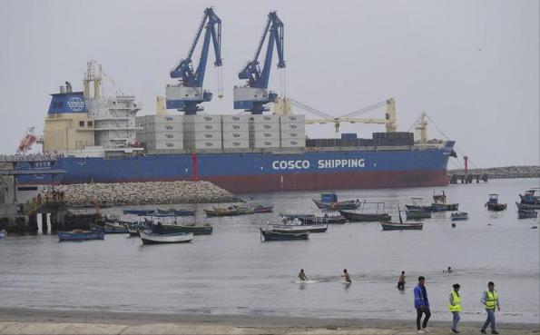 A finales de febrero, el volumen de la carga gestionada en la ruta marítima Chancay-Shanghai había superado las 22.000 toneladas desde que el enlace marítimo entre China y Perú entró en pleno funcionamiento en ambos sentidos el diciembre de 2024, informó la Aduana de Shanghai.