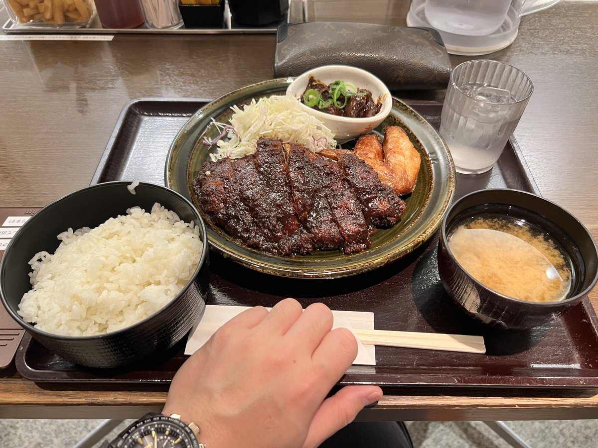 味噌カツ美味すぎたぁ🥹✨
やっぱり名古屋は最高だ😭
声をかけてくれた
リスナーさんありがとう😊！！