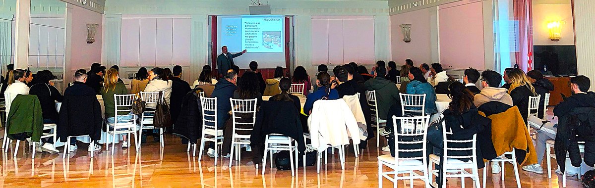 Prima giornata di una full immersion del corso base per addetti al bar, finanziato dal Centro Servizi Penisola Sorrentina dell'Ente Bilaterale Turismo Campania 
Ragazzi, è il vostro momento: il futuro è nelle vostre mani!
#EBNT #barman #barlady <a href="/federalberghi/">federalberghi 🇮🇹 🇪🇺</a>