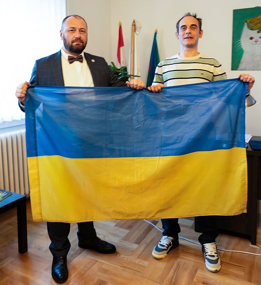 ketfarkukutya's tweet photo. A XII. kerületben épülhet meg az orosz-ukrán háború áldozatainak első Ukrajnán kívüli emlékműve.

Tegnap járt nálunk Sándor Fegyir, Ukrajna magyarországi nagykövete és Balog István tanácsos.
Nagyon büszkék vagyunk rá, hogy Nagykövet úr egyik első hivatalos útja hozzánk vezetett. https://t.co/oK44NmFjQR