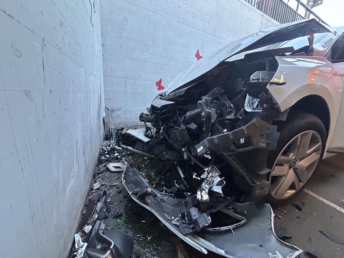 polizeitickerch's tweet photo. Spektakulärer Unfall – Auto landet in Fussgängerunterführung!
https://t.co/WmwIlbNxa4

#aargau #hunzenschwil #unfall #polizeischweiz #Polizeimeldungen #Polizei #polizeinews #Polizeiticker https://t.co/BZfUOelPyJ