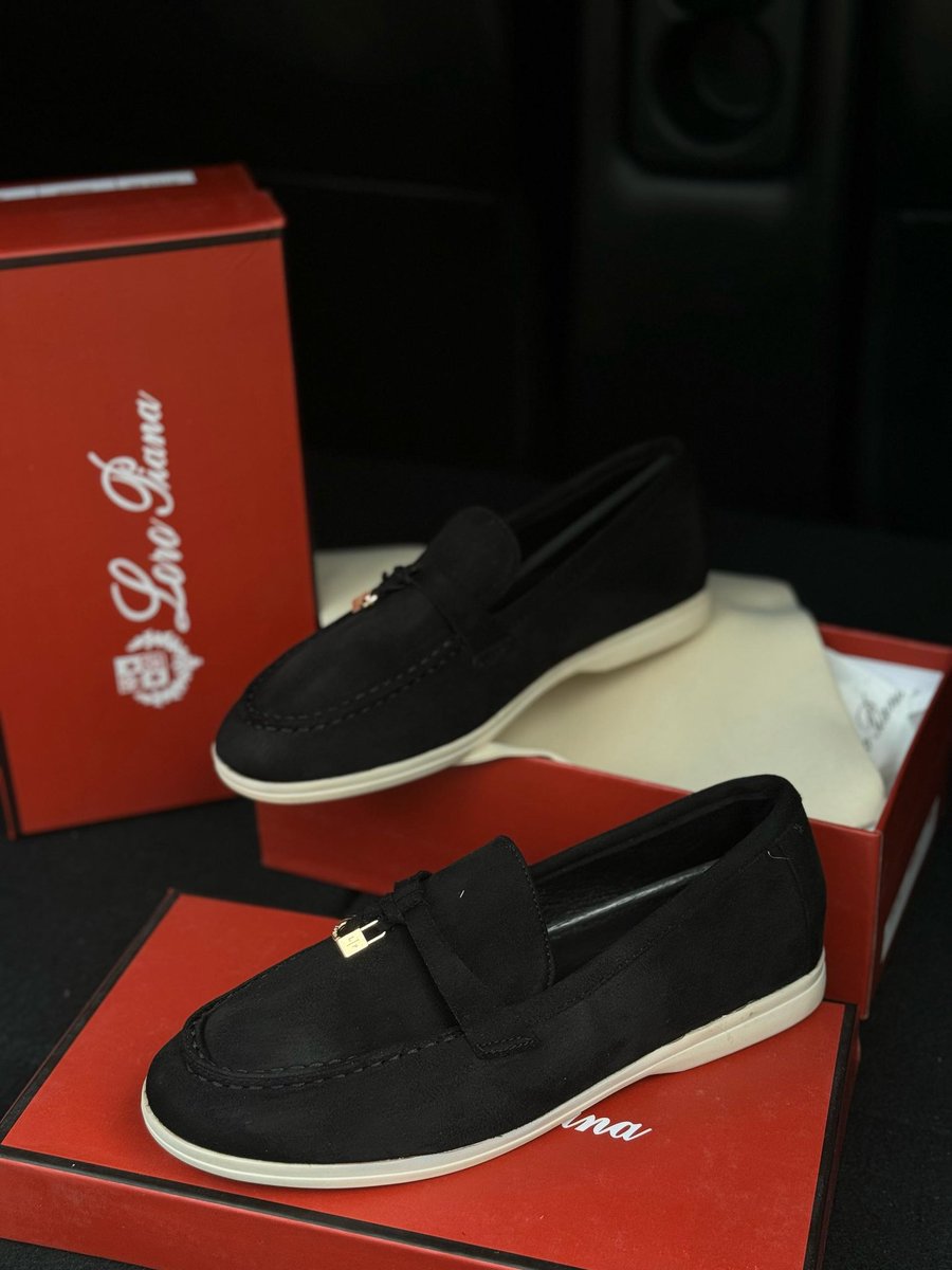 X_gee9's tweet image. Top Top quality  shoes for ladies

Size ,37 ,38 ,39,40,41 &amp;amp; 42

Tel : 0769996448

Loc: kariakoo karibu na bank ya NMB bank

Price 65,000 ⏫⏫⏫