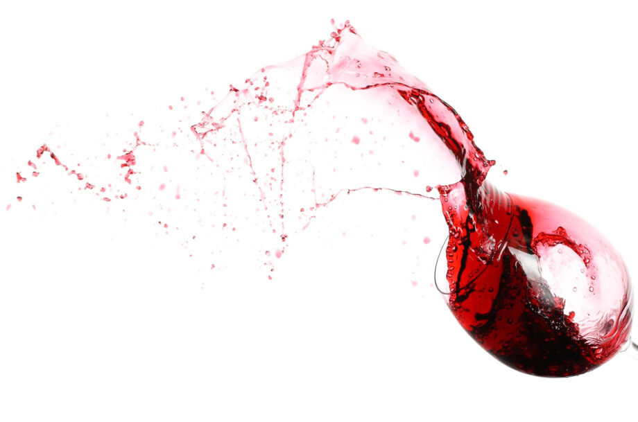 Constellation Brands is reportedly in talks to offload its entire wine portfolio after detailing a sharp decline in sales decanter.com/wine-news/cons…