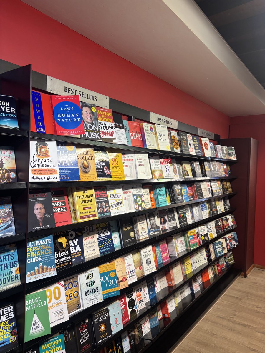 Leocadeea's tweet photo. I feel the need to get back at reading so I go to a mainstream bookstore at an airport. I walk around and to my surprise I see the best selling books. 

“Wow” I think. “what a boring world we live in”. https://t.co/hAgz7MmNx0