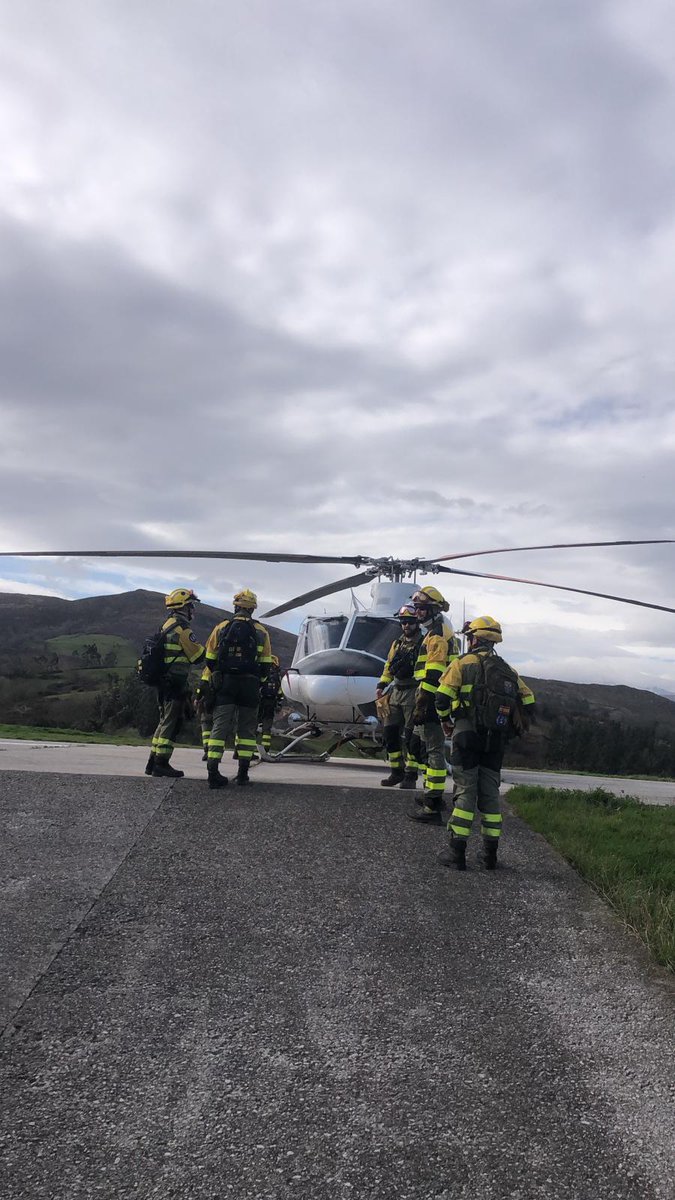 Hoy continuamos con la formación continua, y tras recibir la charla de seguridad en trabajos con Medios Aéreos, realizamos vuelo de entrenamiento