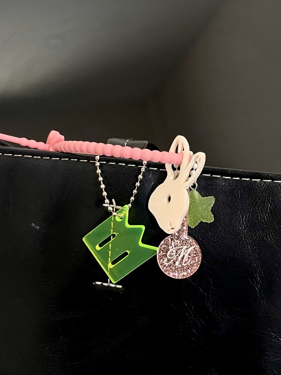 ห้อยด้วยกันแล้วน่ารักกก น้องกระต่ายกำลังจะ launch เร็วๆนี้ค่ะ