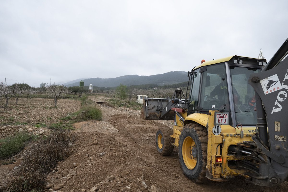 🌧️Les fortes pluges han afectat diferents punts de la província.

📍Hui hem estat en el Pla de Meanes, on els equips del <a href="/BombersDipcas/">Bombers Dipcas</a> i de la UML treballen sense descans per restablir els accessos i garantir la mobilitat.

Des de la <a href="/dipcas/">Diputació de Castelló</a> hem reforçat el dispositiu:

🔸De