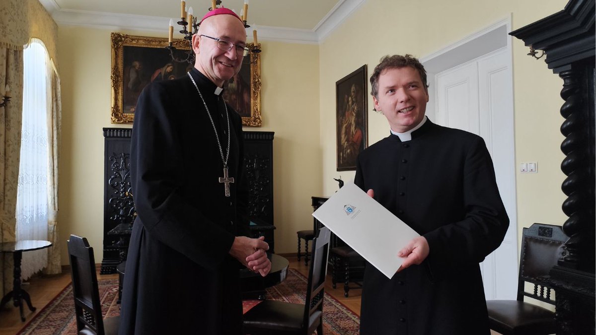 Archidiecezja Warszawska (@archwarszawska) on Twitter photo .<a href="/AbpGalbas/">Abp Adrian Galbas</a> ustanowił jałmużnika w Archidiecezji Warszawskiej. Został nim ks. Marcin Szczerbiński, dyrektor Wydziału Duszpasterstwa Rodzin. Jego głównym zadaniem jest pomoc materialna i duchowa osobom potrzebującym.
archwwa.pl/aktualnosci/ks… .<a href="/AbpGalbas/">Abp Adrian Galbas</a> ustanowił jałmużnika w Archidiecezji Warszawskiej. Został nim ks. Marcin Szczerbiński, dyrektor Wydziału Duszpasterstwa Rodzin. Jego głównym zadaniem jest pomoc materialna i duchowa osobom potrzebującym.
archwwa.pl/aktualnosci/ks…