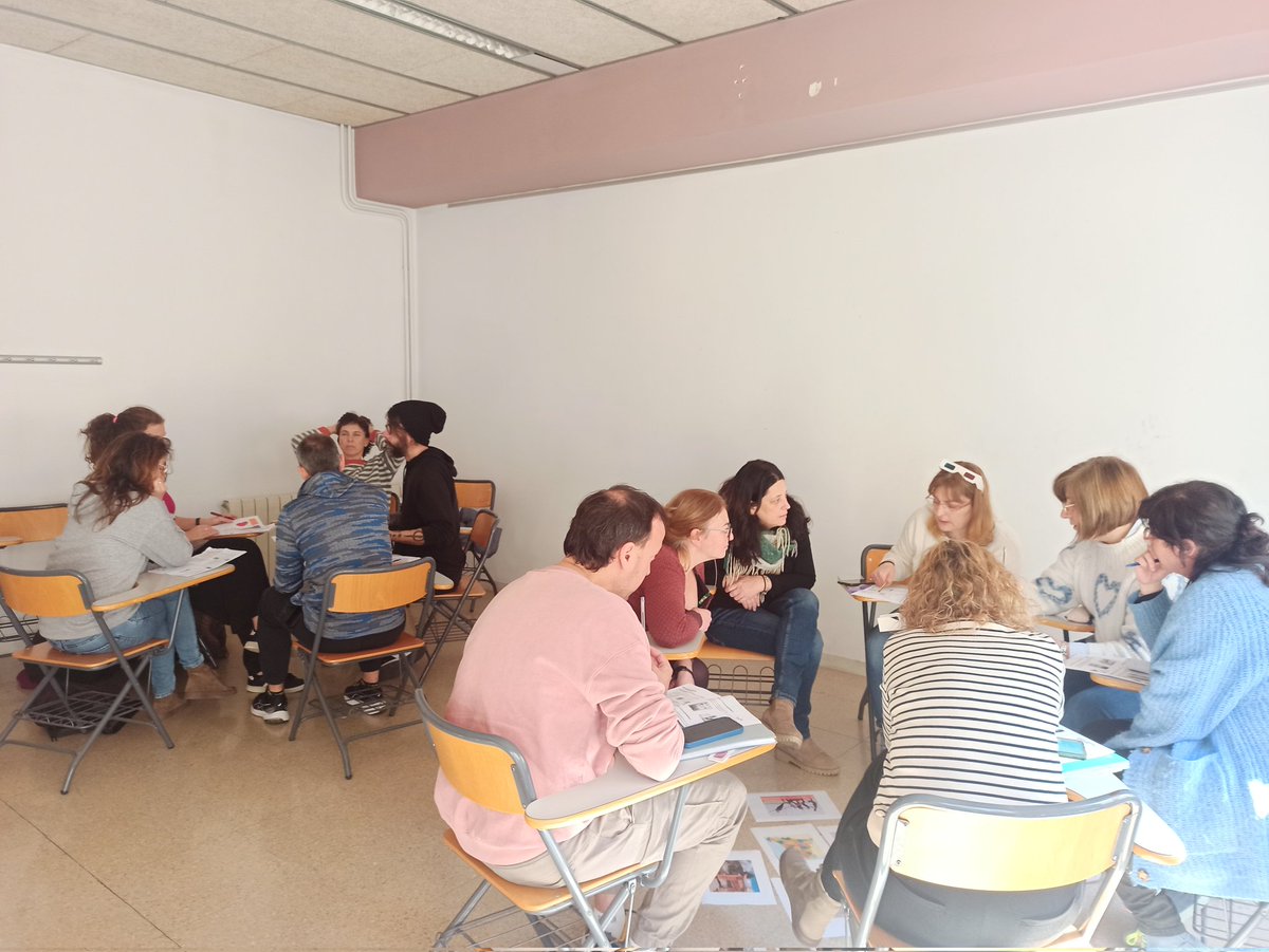 sehortaguinardo's tweet photo. 📢 A la quarta sessió @xarxaCb T1 
ens endinsem en els processos d'aprenentatge amb ulleres matemàtiques😎 

✔️Amb l'expertesa i l'entusiasme d'en Manel Martínez 🔛🔝 https://t.co/Gc7ljEzWXn