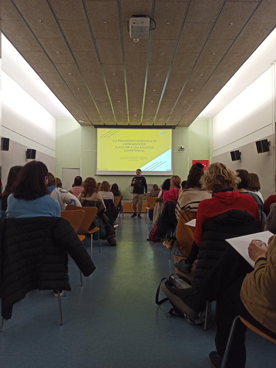 📢 A la quarta sessió <a href="/xarxaCb/">Xarxa de Competències</a> T1 
ens endinsem en els processos d'aprenentatge amb ulleres matemàtiques😎 

✔️Amb l'expertesa i l'entusiasme d'en Manel Martínez 🔛🔝