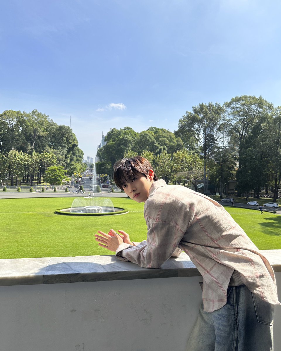 _CONG_twt's tweet photo. Come visit the Independence Palace with me 🇻🇳

#CONGB https://t.co/FLroTwOyhG