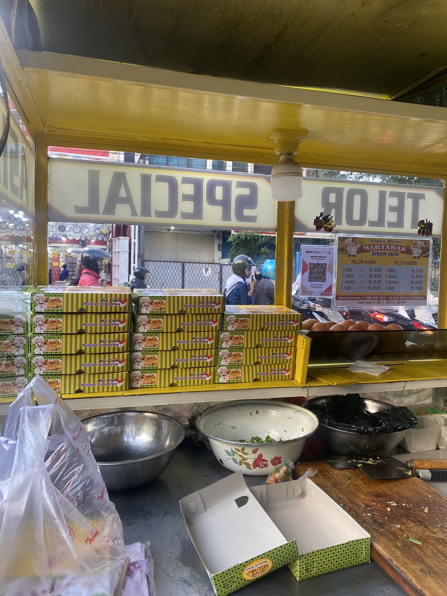 hellodirra's tweet image. Tadinya pgn martabak manis, tapi engga ada ..