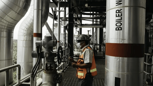 The Middle East region has the largest oil and gas operations in the world, so personal gas monitoring is essential to keep workers safe onsite.
Download our report with <a href="/IndSci_Corp/">Industrial Scientific</a> to find out more about their gas monitoring devices in action: hsei.wavecast.io/monitoring-haz… #ad