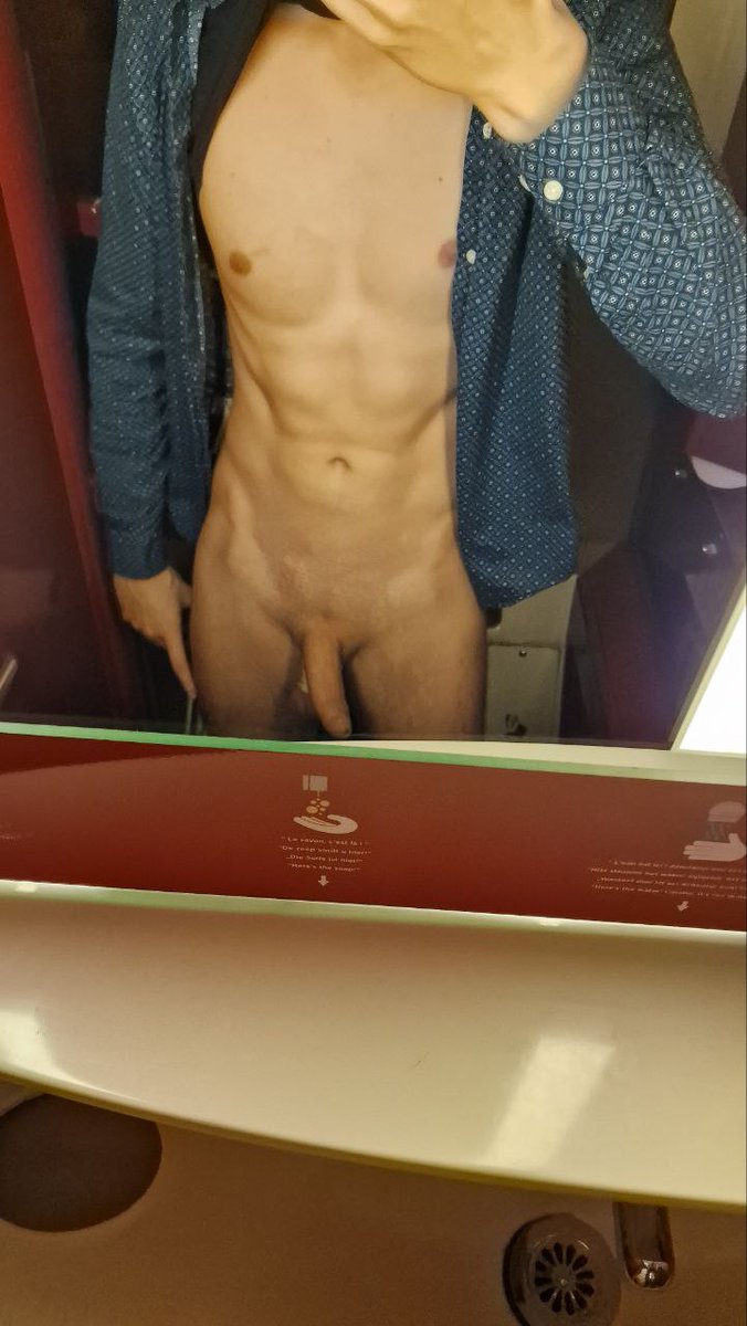 Petite photo de #maqueue dans le train 😇 Dommage de ne pas trouver quelqu'un pour s'en occuper, j'ai bien envie de me vider!

@maqueuecom <a href="/BelgianCocks/">BelgianCocks</a> <a href="/FrenchiesCocks/">🍆 Frenchies Cocks</a>