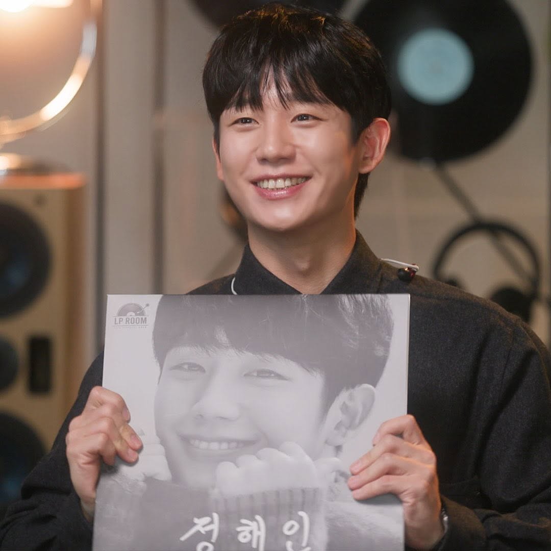 HolyHaeInPH's tweet photo. #JungHaeIn preview for #JungYongHwa's newest show with #Dingo entitled #LPRoom

'LP ROOM' is where the host #JungYongHwa will meet various artists and chat with them about their lives, comparing each guest's life to a film.  #정해인 https://t.co/W32B0TrUYx