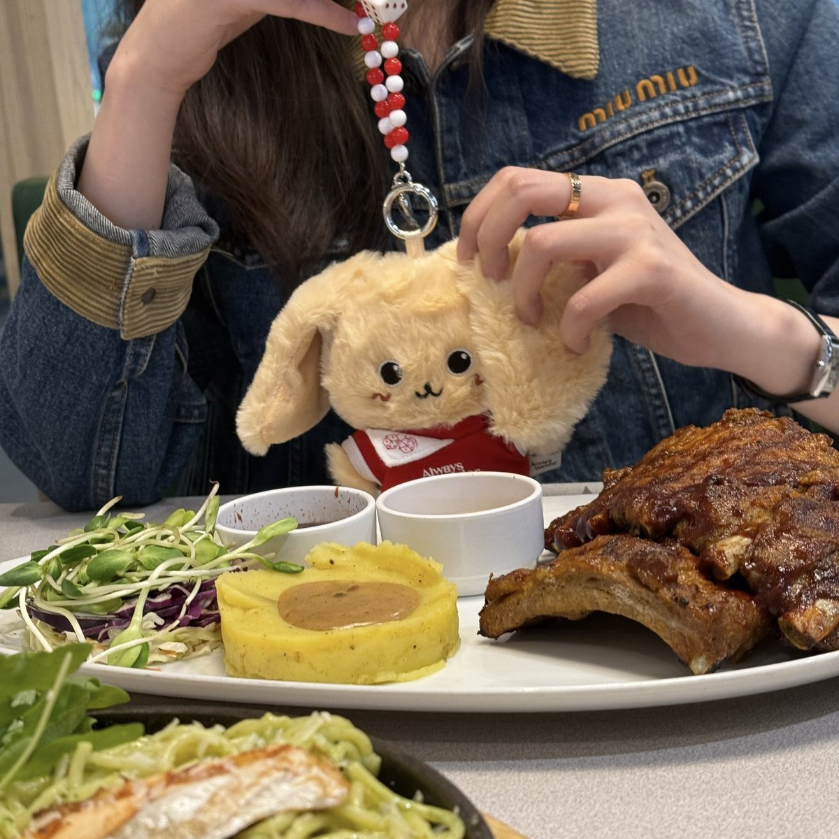 salmonwriting's tweet photo. Take a break &amp; Enjoy a delicious food 😋🍽️🐶❤️ https://t.co/OsUUupFJh7