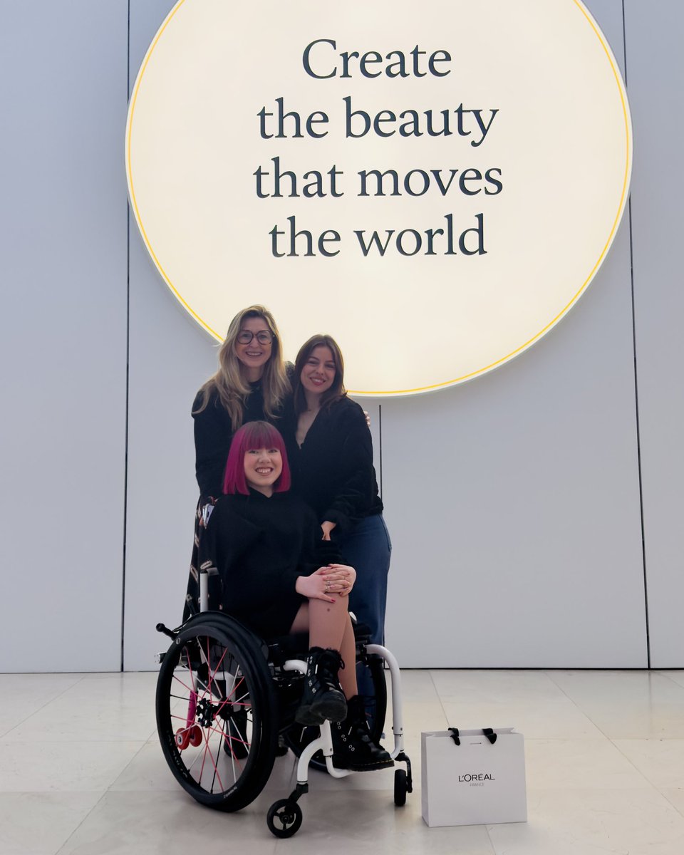 Une rencontre incroyable avec Anne-Laure Thomas un moment lumineux et inspirant de découverte chez <a href="/lorealparis/">L'OréalParisOfficial</a> .
🫶🏻La beauté véritable se révèle dans nos échanges authentiques et notre connexion humaine. 
Hâte de te  retrouver bientôt ! 
Merci Lara 🩷🚀💄

 #loreal #maquillage