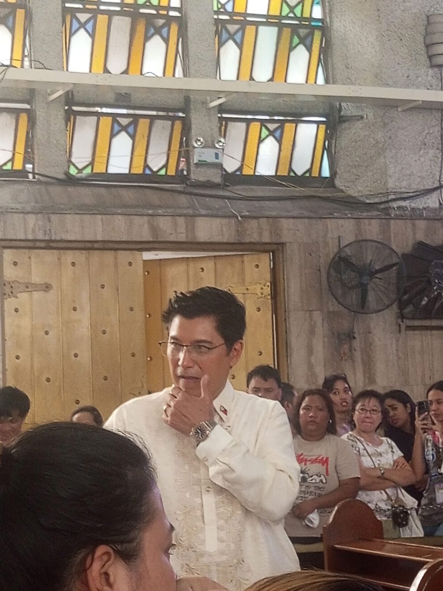 astriddumps's tweet photo. minsan lang maka tyempo ng Mayor na pogi

#FPJBQGitgitan
Albert Martinez https://t.co/7HzvOPCwqV