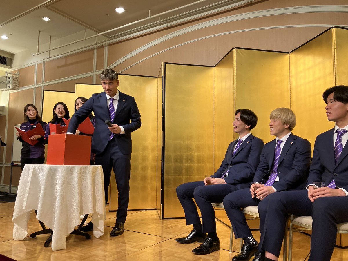 sangafc's tweet photo. 本日、｢京都サンガF.C.を支援する京都府議会議員連盟｣の皆様による激励会に、武田将平選手、松田天馬選手、飯田陸斗選手、ファンティーニ燦選手、社長の飯野が参加しました❗️

皆様からの応援を胸に今シーズンも闘います🔥🔥

#sanga
#京都サンガ https://t.co/W2feUJXpR8