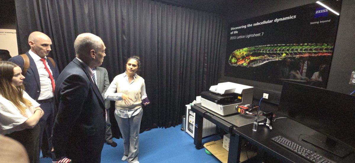 <a href="/AshokaUniv/">Ashoka University</a> had the distinct privilege of hosting <a href="/antoine_petit_/">Antoine Petit</a>, CEO <a href="/CNRS/">CNRS 🌍</a>, celebrating strong research ties w/ France.

Math, history, bio &amp; more! 🇮🇳🤝🇫🇷

Excited for future of research! Incredible energy!

Read More: linkedin.com/feed/update/ur…