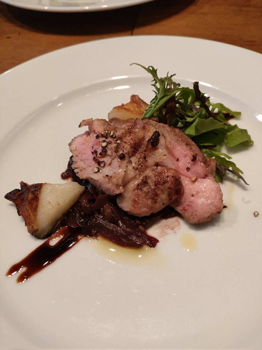 s_k_aau's tweet photo. 今日はめちゃくちゃお世話になった先輩のフェアウェルランチ。新天地でも健やかにお過ごしくださいませ。
とても名残惜しいけど、仕事を通して授かった貴重な学びを糧にこれからもコツコツ頑張ります。 https://t.co/tLmC02hOgG