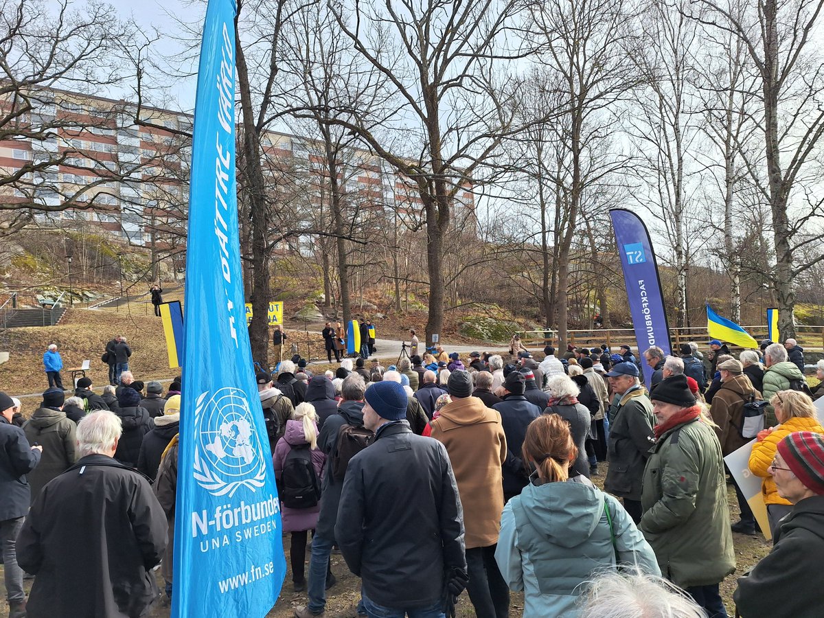 Svenska FN-förbundet (@fnforbundet) on Twitter photo Av lätt insedda skäl stor uppslutning vid dagens manifestation för #Ukraina. Polisförbundets <a href="/VonKatharina/">Katharina von Sydow</a> inleder. #svpolitik Av lätt insedda skäl stor uppslutning vid dagens manifestation för #Ukraina. Polisförbundets <a href="/VonKatharina/">Katharina von Sydow</a> inleder. #svpolitik