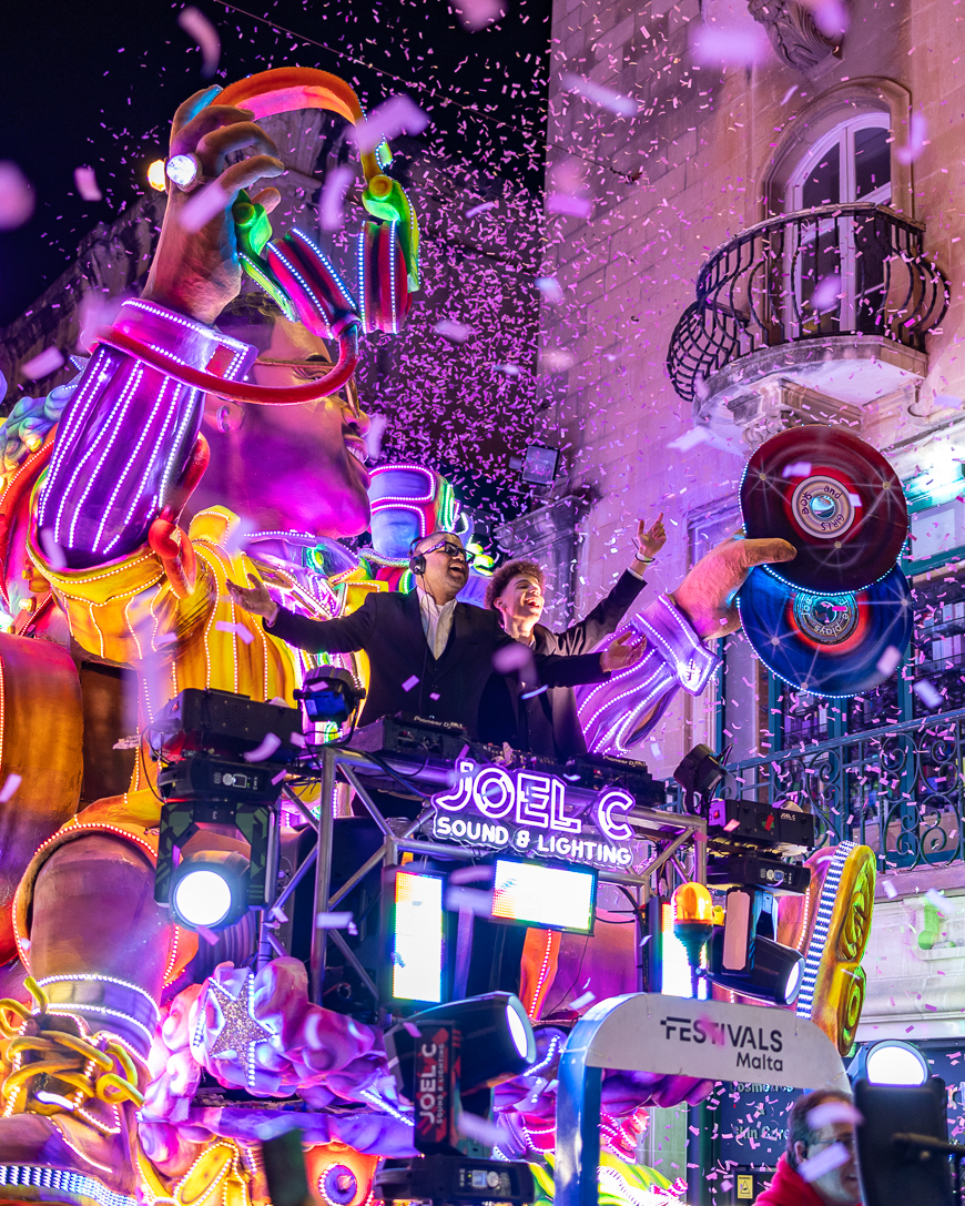 EC English tweet media