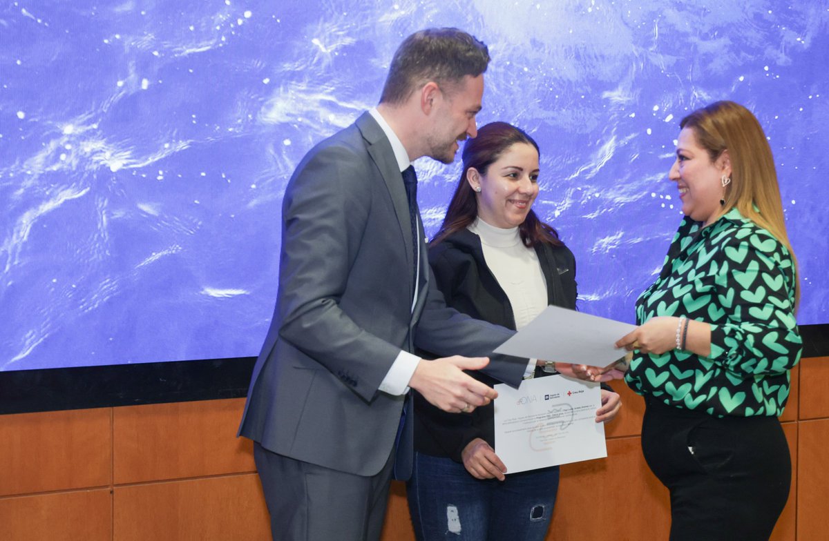 aiguesbcnclient's tweet image. Celebrem la cloenda de l’edició 2024 del #programaONA amb el lliurament de diplomes. Ja són 5 anys millorant l’ocupabilitat de més de 700 persones en 6 municipis! 📈💼

🔹 15 edicions
🔹 94% finalització
🔹 60% inserció laboral

Seguim impulsant oportunitats!