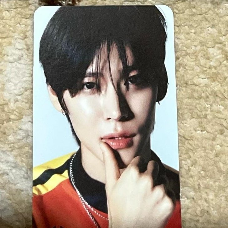 haloo mau bertanya ada yang tau pasaran eunseok bibir ini? . . .