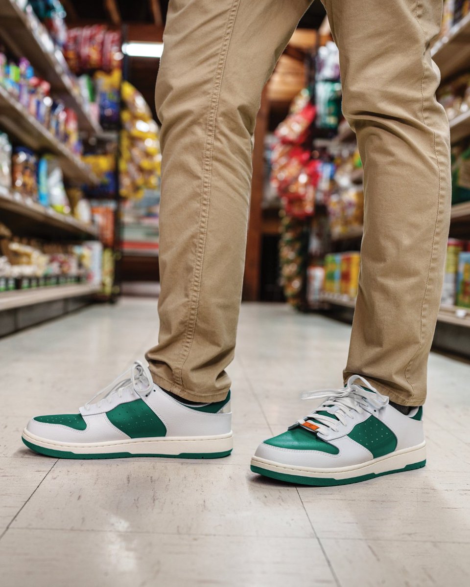 shoesforcrews's tweet image. Get court-inspired style with the all-new, slip-resistant Greer work shoe. Grab your limited-edition color now before the clock runs out. 

#slipresistant #shoesforcrews #comfortableworkshoe #red #green #blue