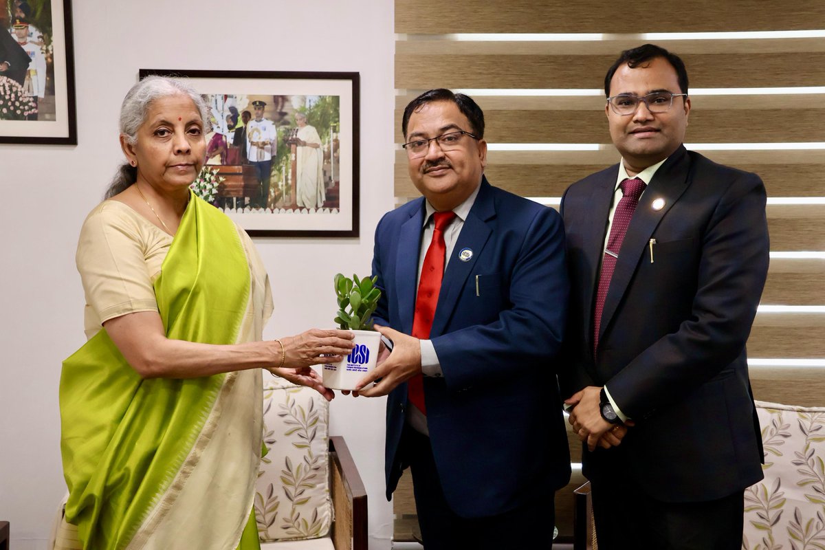 icsi_cs's tweet image. #CS Dhananjay Shukla, President, #ICSI &amp;amp; #CS Pawan G Chandak, Vice President, #ICSI met Smt. Nirmala Sitharaman, Hon&apos;ble Minister of Finance and Corporate Affairs, to apprise her on the significant role of #CS  in #secretarial, #financial and #statutorycompliance domain