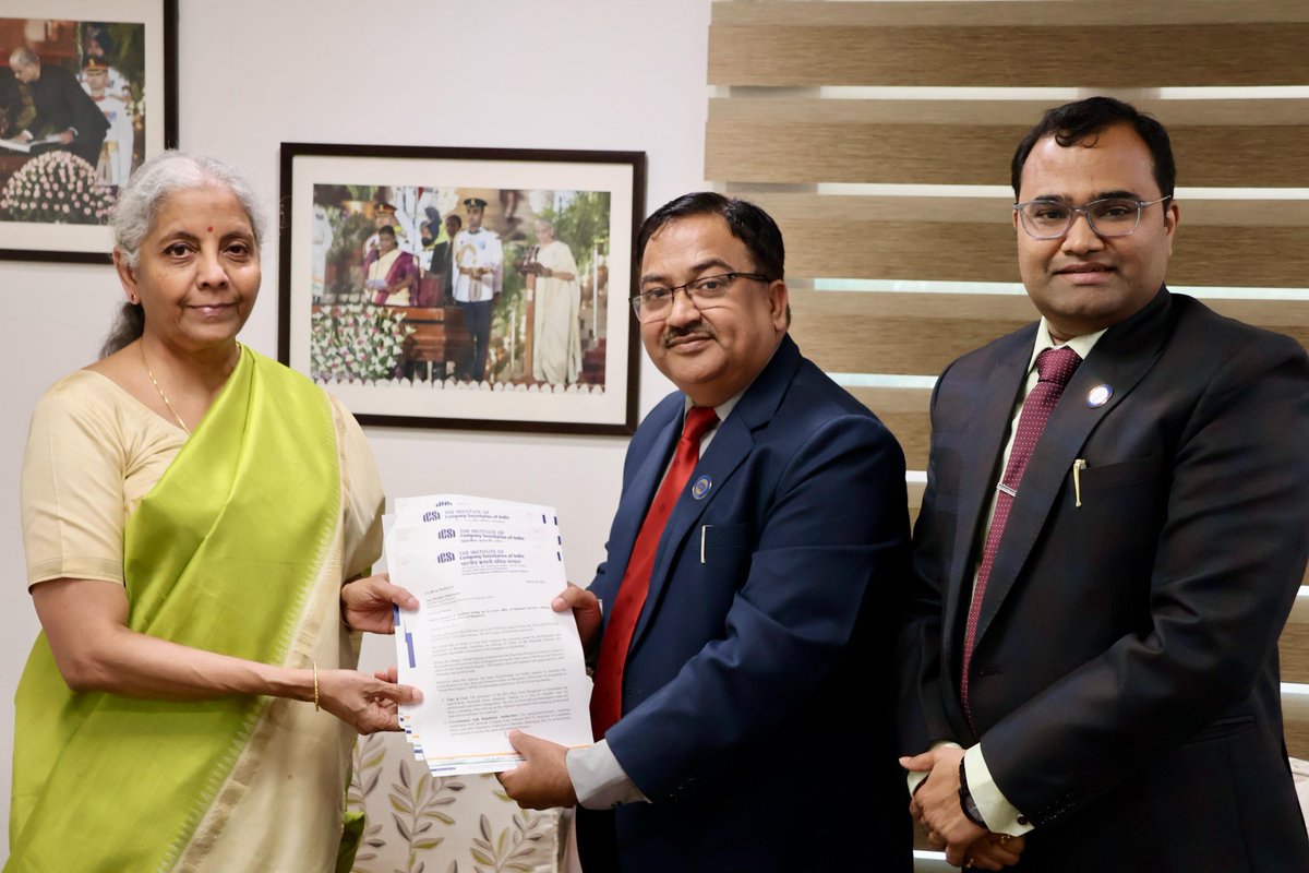 icsi_cs's tweet image. #CS Dhananjay Shukla, President, #ICSI &amp;amp; #CS Pawan G Chandak, Vice President, #ICSI met Smt. Nirmala Sitharaman, Hon&apos;ble Minister of Finance and Corporate Affairs, to apprise her on the significant role of #CS  in #secretarial, #financial and #statutorycompliance domain