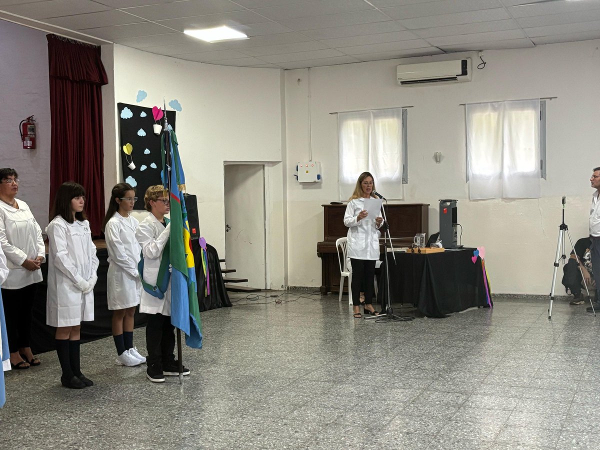 RivadaviaPrimer's tweet photo. ARRANCAMOS.. CON FUERZA 💪🏻🤓

Nuestros Concejales estuvieron presentes en el acto oficial del inicio del ciclo lectivo 2025 en la Escuela Primaria N°9.

Chicos muy ansiosos, con muchas ganas de empezar, con un nuevo año por delante que seguramente este lleno de aprendizajes. https://t.co/F3eDDuveqi