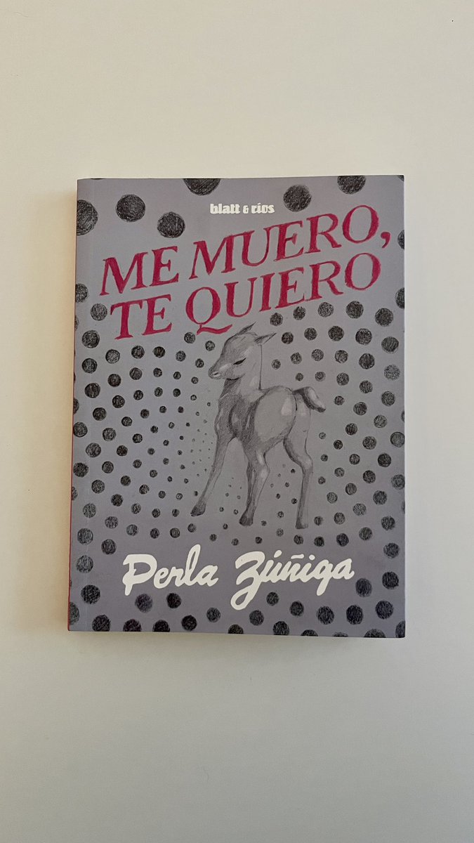 17. Me muero, te quiero (Perla Zúñiga, 2025). Este poemario híbrido, que ya desde su prólogo se anticipa como doloroso, es un texto interesante, lleno de alegría e incertidumbre, repleto de amor a la vida, repleto de cosas por hacer. Me gustó muchísimo, hubo poemas donde lloré.