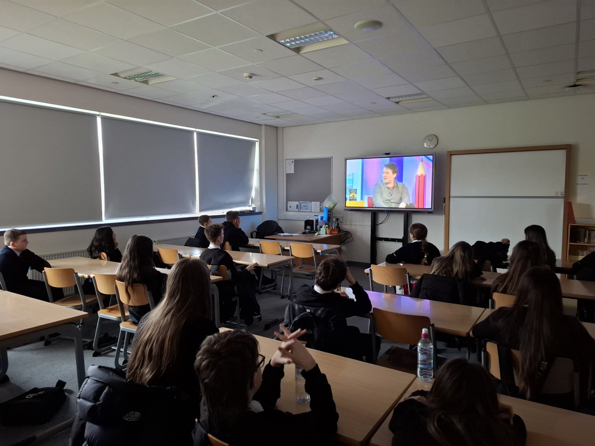 Miss Delaney's S1 class enjoyed the Authors Live session with <a href="/Struan_Murray/">Struan Murray</a> yesterday 🏴󠁧󠁢󠁳󠁣󠁴󠁿😍 <a href="/Lornshill/">Lornshill Academy</a> <a href="/LornshillLangs/">Lornshill Languages</a> #ReadingSchoolsLornshill #LornshillReads <a href="/scottishbktrust/">Scottish Book Trust</a>