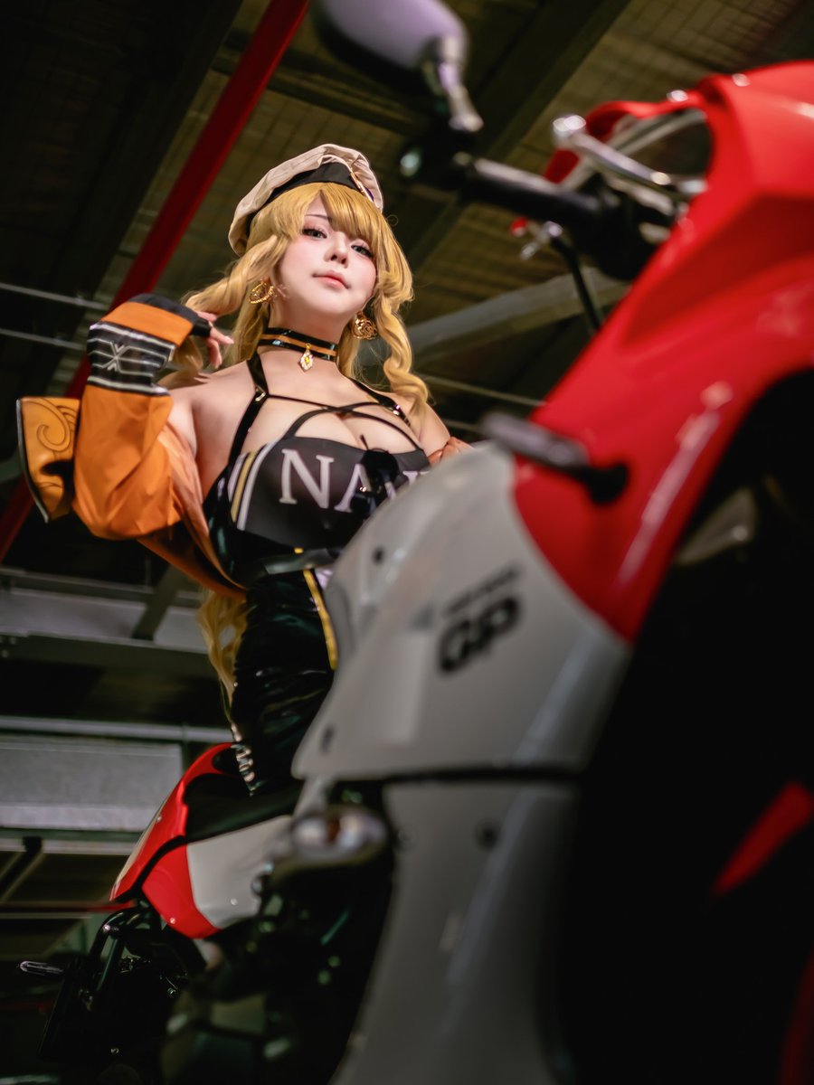 Hehehe, There’s no slowing down, except when I’m waiting for you at the finish line!
嘿嘿除了在终点等你之外我可不会放慢速度哦～
。
#cosplay #genshin #genshinimpactcosplay #naviacosplay #racequeen #xsr900 #xsr900gp