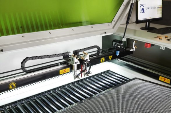 Thinklaser's tweet image. The Lightblade can come in a dual source configuration with CO2 and fibre laser sources giving the ability to cut and mark non-metallic materials as well as marking metallic ones.  
thinklaser.com/laser-systems/… 

#LightBlade #LaserMachine #DualSource #ThinkLaser